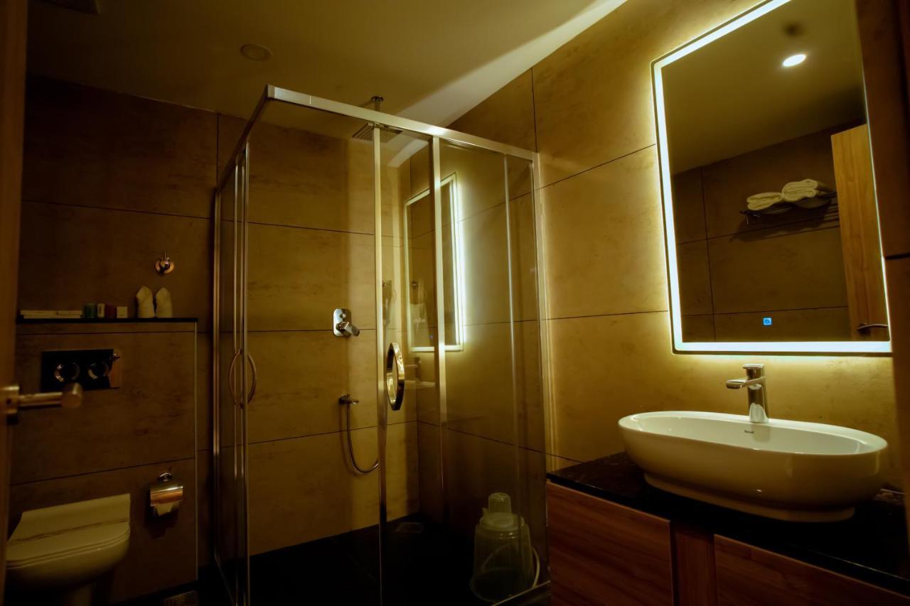 Beeza Clubhouse Hotel Kottayam Luaran gambar